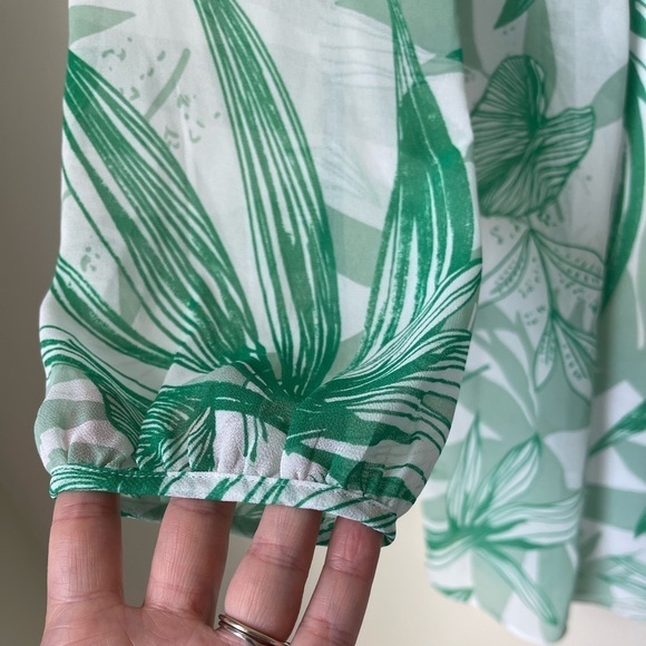 BCBGeneration White Green Palm-Print Shift V Neck Dress Satin Size Medium - Picture 10 of 14